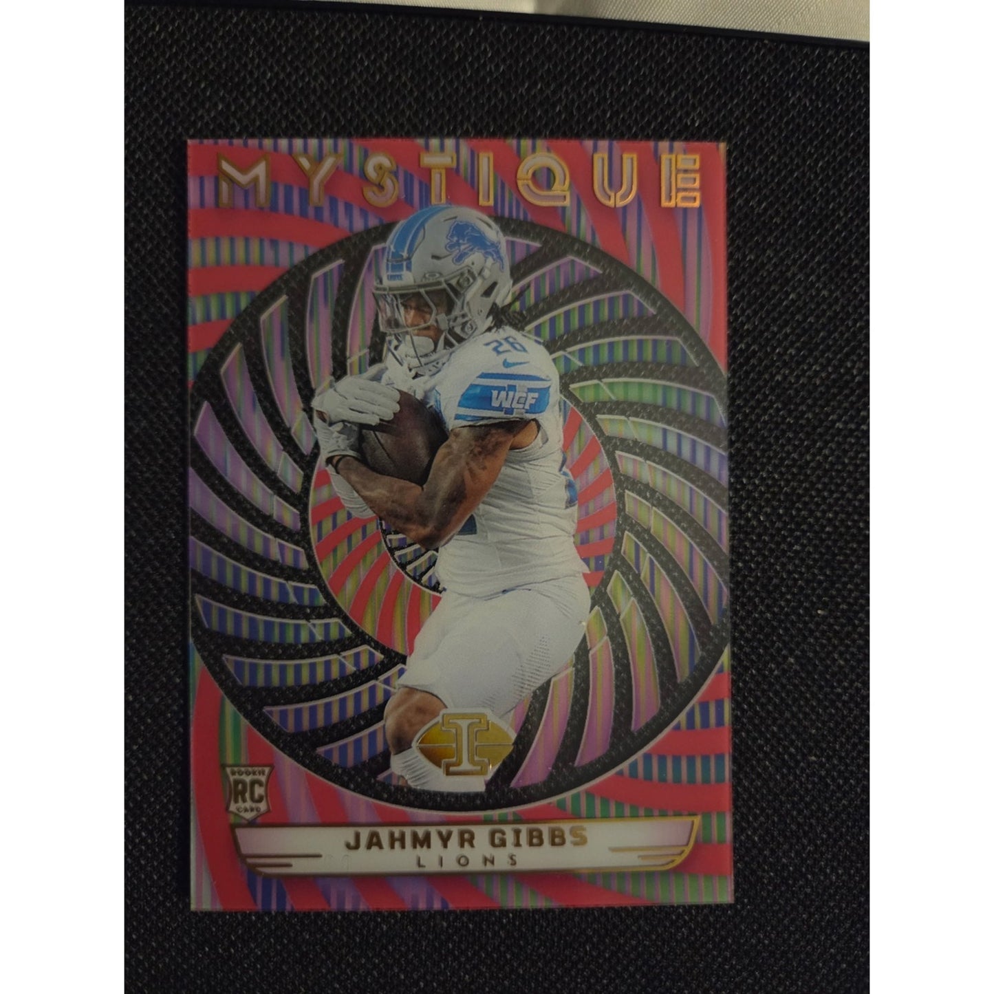 Jahmyr Gibbs /399 (RC) 🌀 2023 Panini Illusions - Mystique - Lions