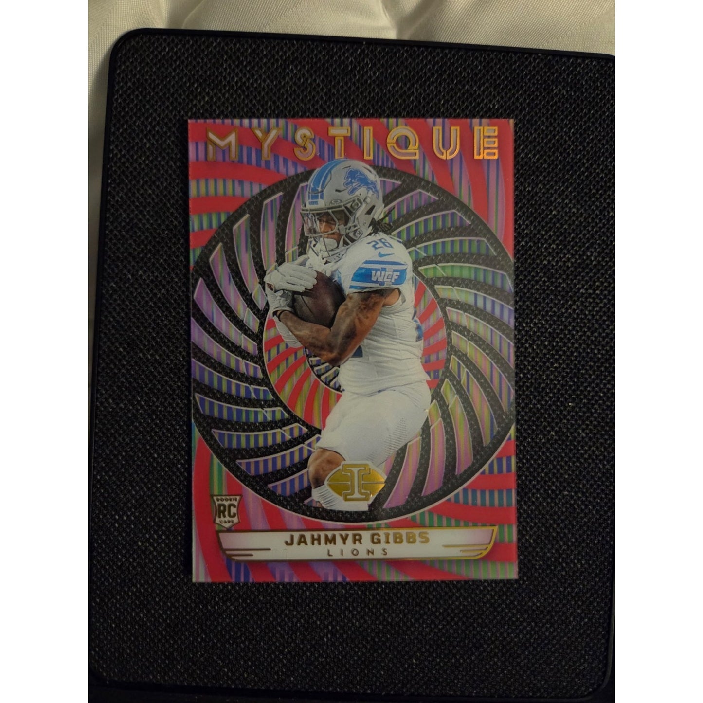 Jahmyr Gibbs /399 (RC) 🌀 2023 Panini Illusions - Mystique - Lions