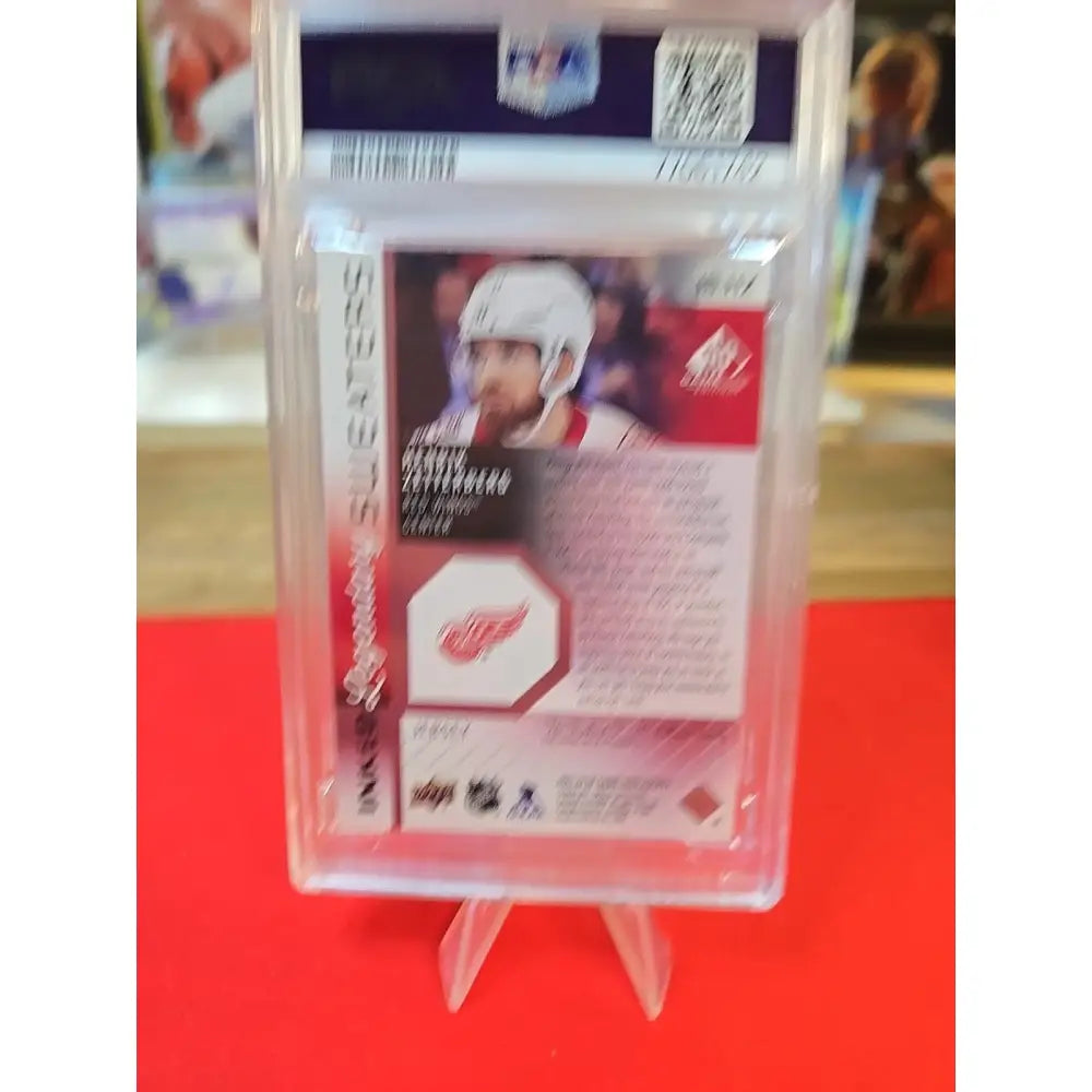 Graded hockey trading card of Henrik Zetterberg.